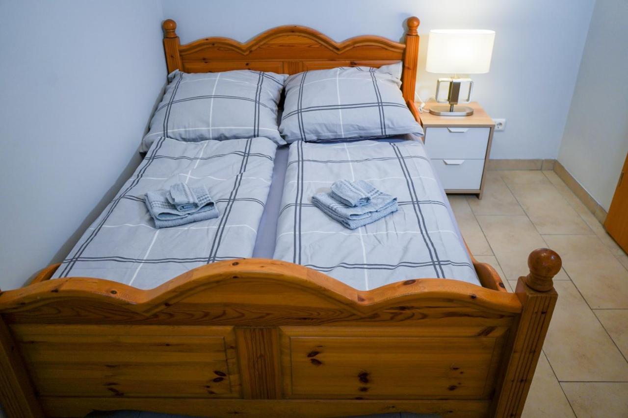 Ferienwohnung In Kaiserslautern-Hohenecken エクステリア 写真